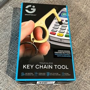 Brand New in Box Smartgear Touchless Key Chain Tool